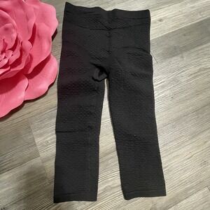 BIOFLECT Black Textured Compression Capris Leggings Made in Italy Sz M/L Stretch